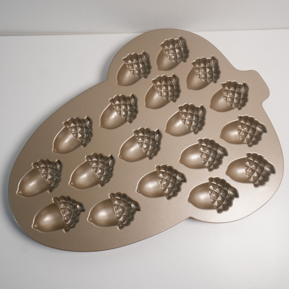 Nordic Ware Acorn Cakelet Pan Williams Sonoma Gold 18 Cavity Fall Thanksgiving